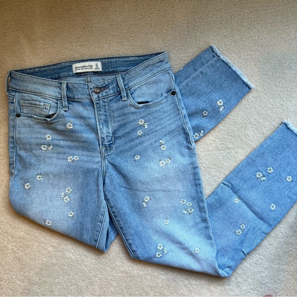 Abercrombie Mid Rise Ankle Skinny Light Blue Embroidered Jeans Size 27
